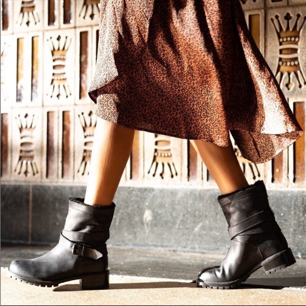 Stylish Black Winter Boots for Women